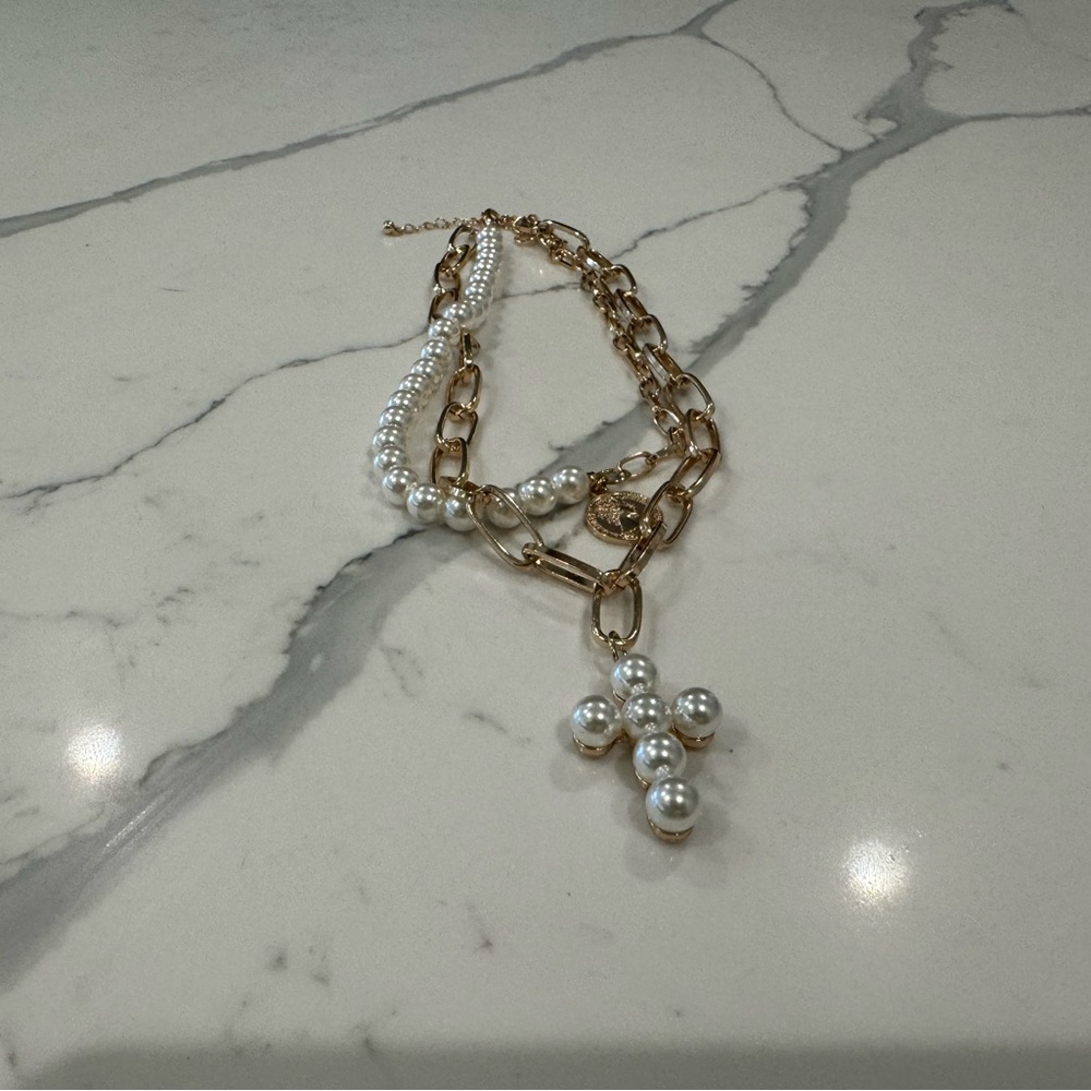 VICI choker necklace